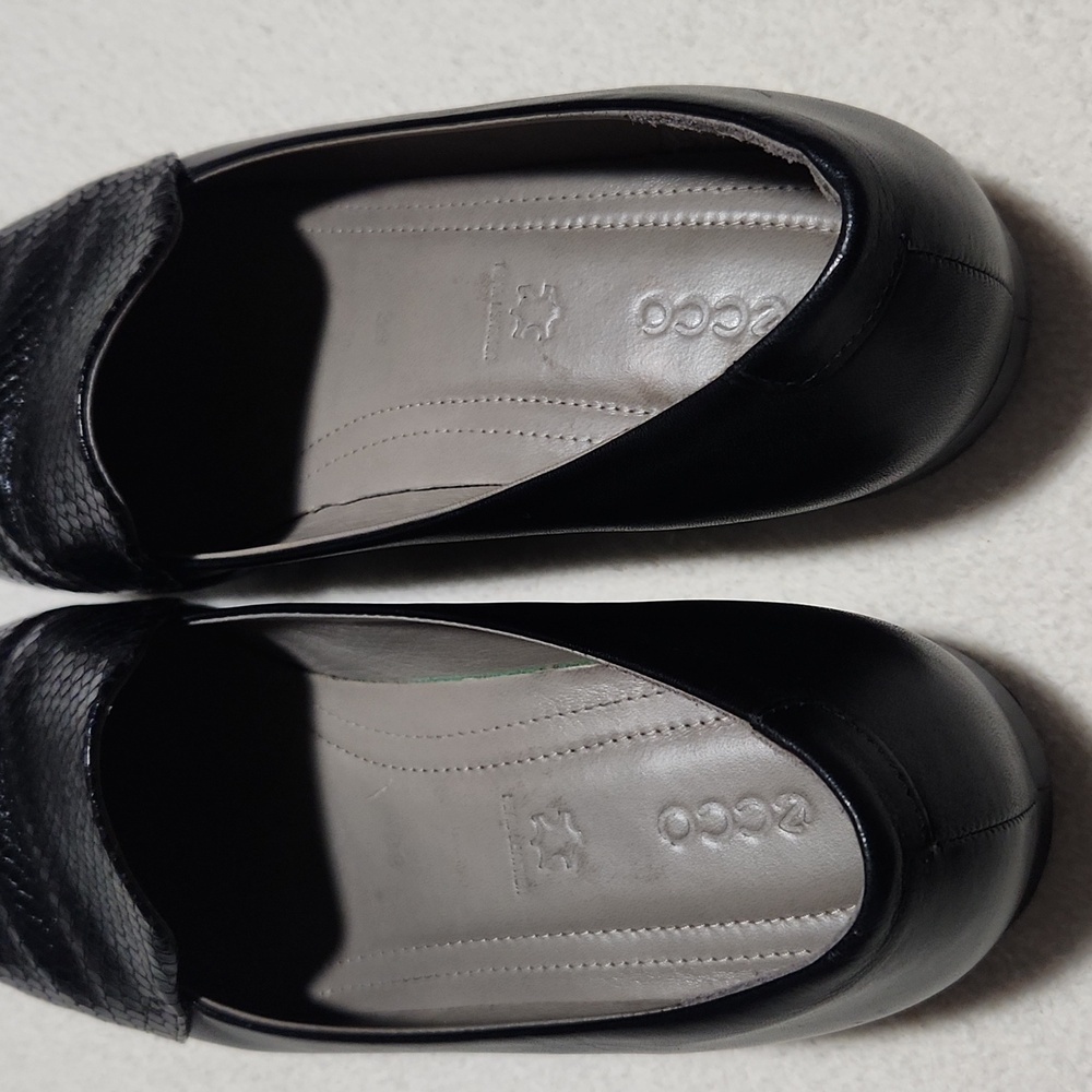 ECCO  WOMEN'S BLACK LOAFERS SIZE 39. - Picture 11 of 14